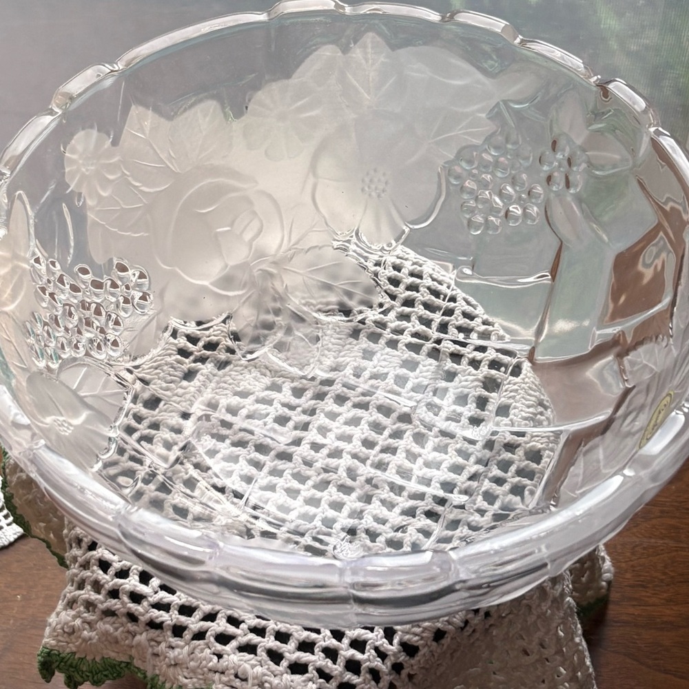 Studio Silversmiths Crystal Flower Fruit Bowl Frosted Glass New vintage